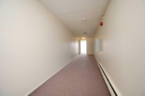 4323 75 Street Nw, Calgary, AB - Indoor Photo Showing Other Room
