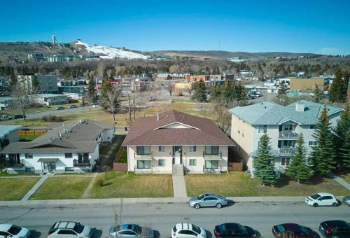 4323 75 Street Nw, Calgary, AB - Outdoor With View