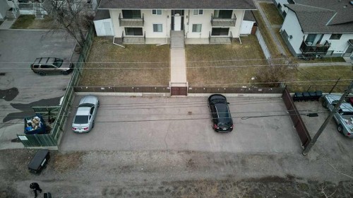 4323 75 Street Nw, Calgary, AB - 