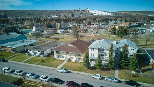 4323 75 Street Nw, Calgary, AB - Outdoor With View