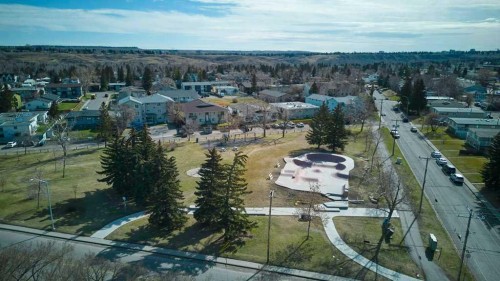 4323 75 Street Nw, Calgary, AB - Outdoor With View