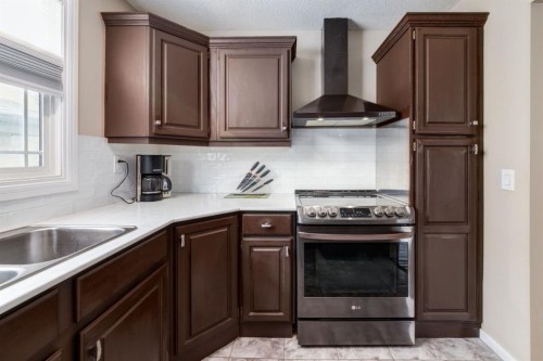 3 Woodglen Crescent Sw, Calgary, AB - Indoor Photo Showing Kitchen