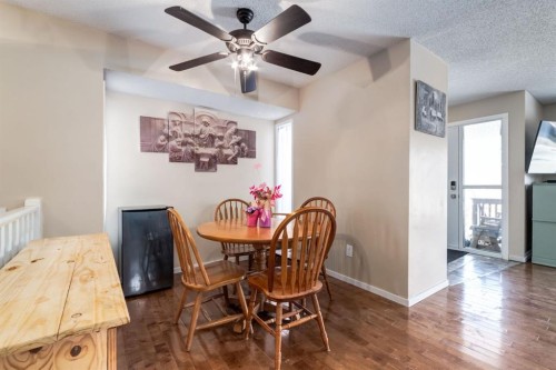 3 Woodglen Crescent Sw, Calgary, AB - Indoor Photo Showing Dining Room