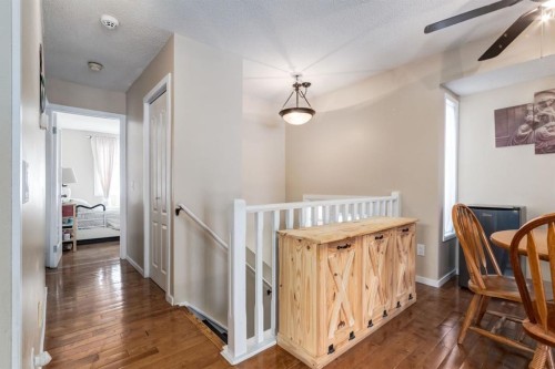 3 Woodglen Crescent Sw, Calgary, AB - Indoor Photo Showing Other Room