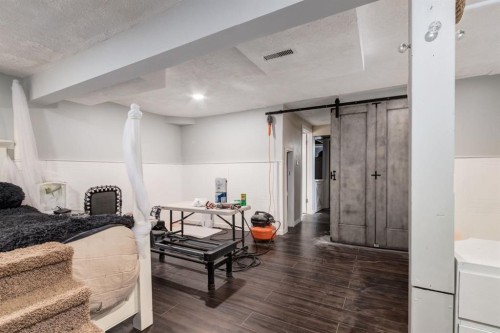 3 Woodglen Crescent Sw, Calgary, AB - Indoor