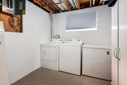 3 Woodglen Crescent Sw, Calgary, AB - Indoor Photo Showing Laundry Room
