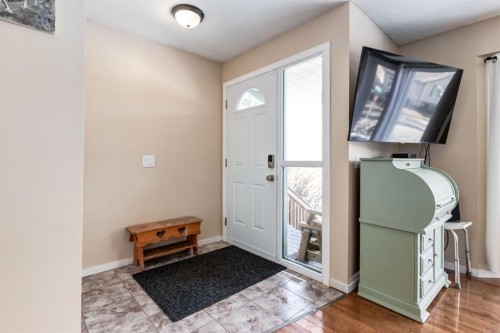 3 Woodglen Crescent Sw, Calgary, AB - Indoor Photo Showing Other Room