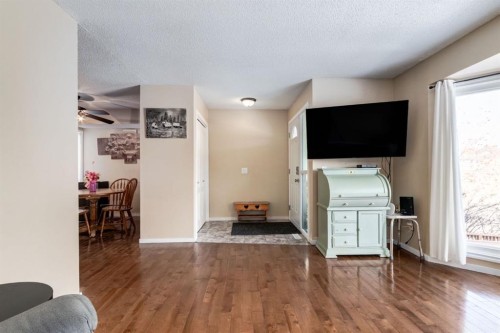 3 Woodglen Crescent Sw, Calgary, AB - Indoor