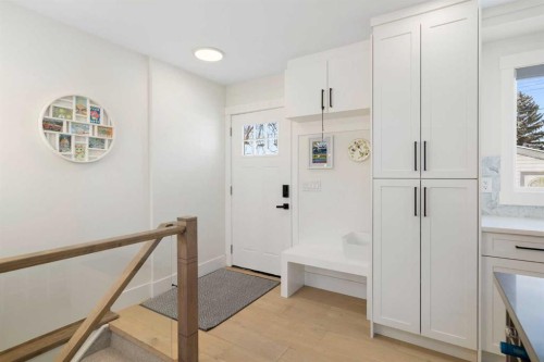 523 Athlone Road Se, Calgary, AB - Indoor Photo Showing Other Room