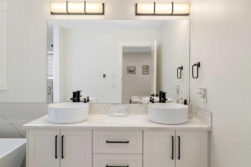 523 Athlone Road Se, Calgary, AB - Indoor