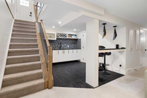 523 Athlone Road Se, Calgary, AB - Indoor Photo Showing Other Room