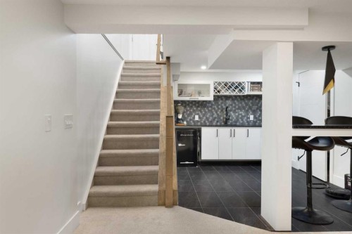 523 Athlone Road Se, Calgary, AB - Indoor Photo Showing Other Room