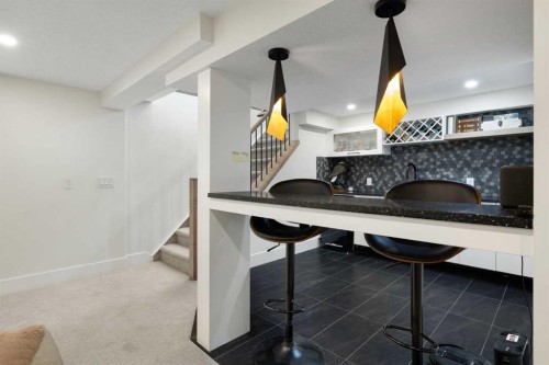 523 Athlone Road Se, Calgary, AB - Indoor