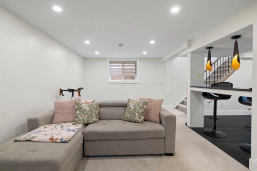 523 Athlone Road Se, Calgary, AB - Indoor