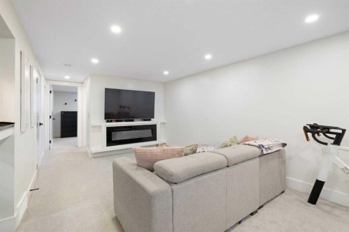 523 Athlone Road Se, Calgary, AB - Indoor