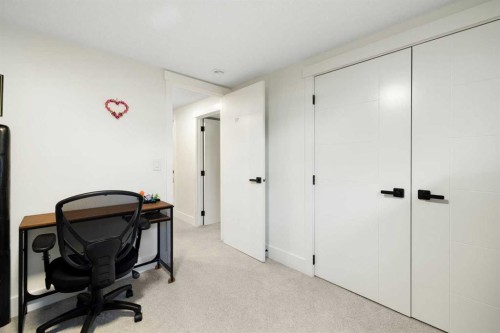 523 Athlone Road Se, Calgary, AB - Indoor Photo Showing Other Room