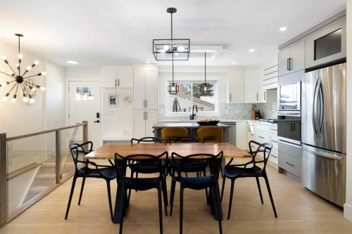 523 Athlone Road Se, Calgary, AB - Indoor