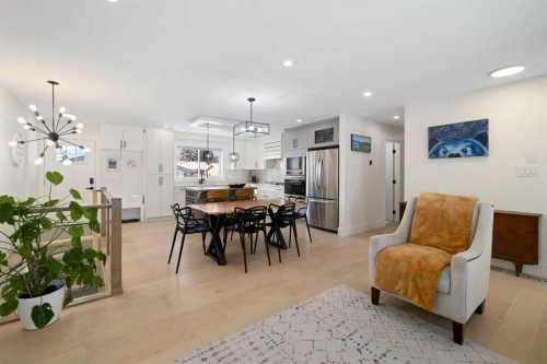 523 Athlone Road Se, Calgary, AB - Indoor