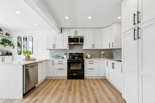 1414 Ranchlands Road Nw, Calgary, AB - Indoor Photo Showing Kitchen