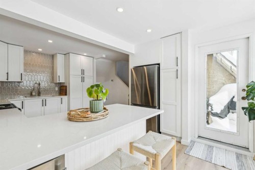 1414 Ranchlands Road Nw, Calgary, AB - Indoor Photo Showing Kitchen With Upgraded Kitchen