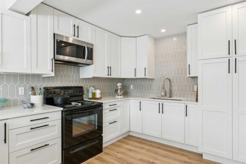 1414 Ranchlands Road Nw, Calgary, AB - Indoor Photo Showing Kitchen