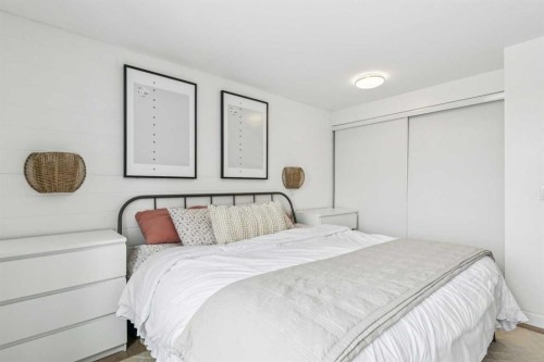 1414 Ranchlands Road Nw, Calgary, AB - Indoor Photo Showing Bedroom