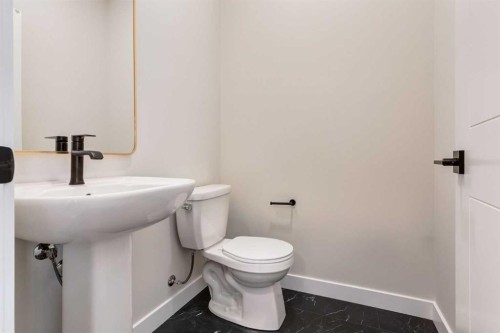 458 River Avenue, Cochrane, AB - Indoor Photo Showing Bathroom