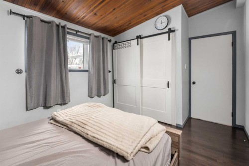 628 Seymour Avenue Sw, Calgary, AB - Indoor