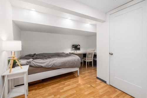 628 Seymour Avenue Sw, Calgary, AB - Indoor Photo Showing Bedroom