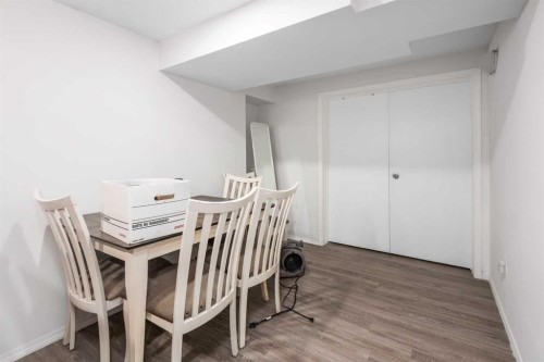 628 Seymour Avenue Sw, Calgary, AB - Indoor Photo Showing Other Room