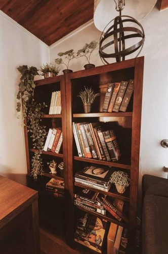 628 Seymour Avenue Sw, Calgary, AB - Indoor Photo Showing Other Room