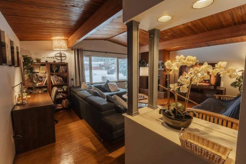 628 Seymour Avenue Sw, Calgary, AB - Indoor Photo Showing Other Room