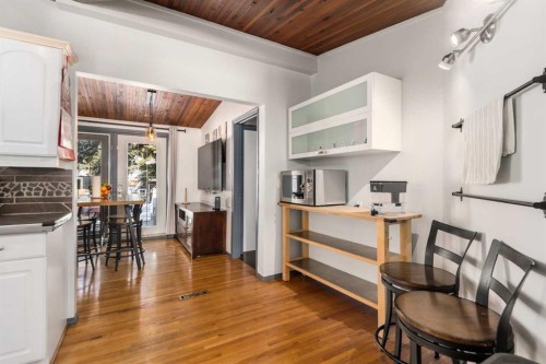 628 Seymour Avenue Sw, Calgary, AB - Indoor