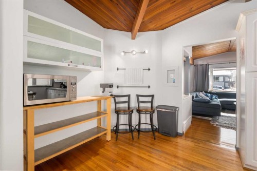 628 Seymour Avenue Sw, Calgary, AB - Indoor Photo Showing Other Room