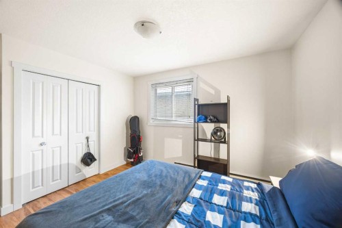 102-3103 Blakiston Drive Nw, Calgary, AB - Indoor Photo Showing Bedroom