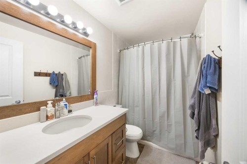 102-3103 Blakiston Drive Nw, Calgary, AB - Indoor Photo Showing Bathroom