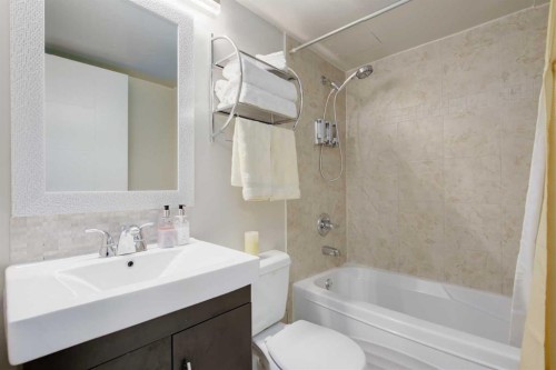 706-340 14 Avenue Sw, Calgary, AB - Indoor Photo Showing Bathroom