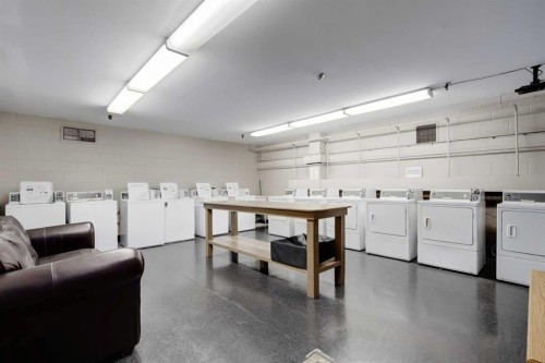 706-340 14 Avenue Sw, Calgary, AB - Indoor Photo Showing Laundry Room