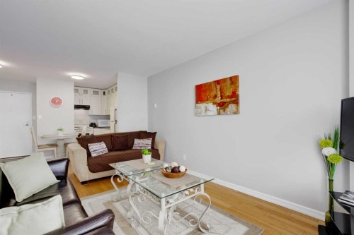 706-340 14 Avenue Sw, Calgary, AB - Indoor Photo Showing Living Room