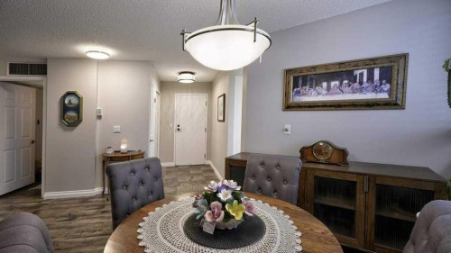 324-2425 90 Avenue Sw, Calgary, AB - Indoor Photo Showing Dining Room