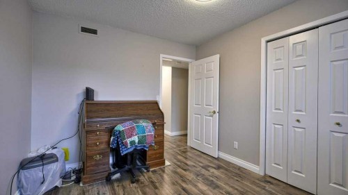 324-2425 90 Avenue Sw, Calgary, AB - Indoor