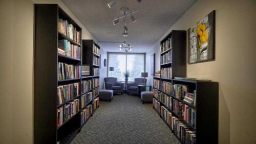 324-2425 90 Avenue Sw, Calgary, AB - Indoor Photo Showing Other Room