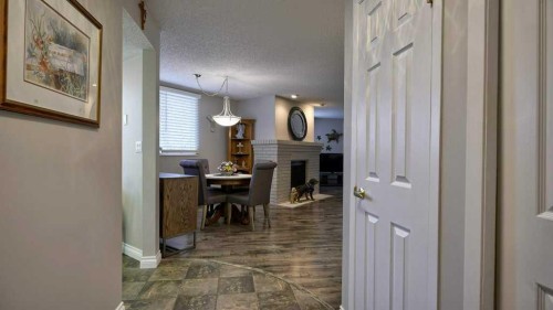 324-2425 90 Avenue Sw, Calgary, AB - Indoor Photo Showing Other Room