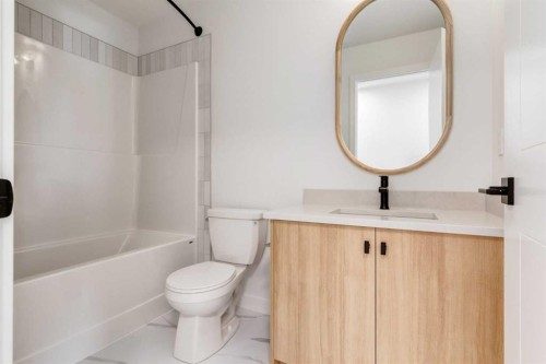454 River Avenue, Cochrane, AB - Indoor Photo Showing Bathroom