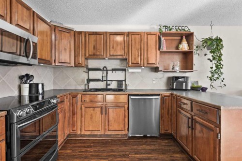 66 Elston Place Se, Airdrie, AB - Indoor Photo Showing Kitchen