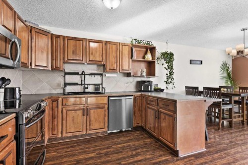 66 Elston Place Se, Airdrie, AB - Indoor Photo Showing Kitchen