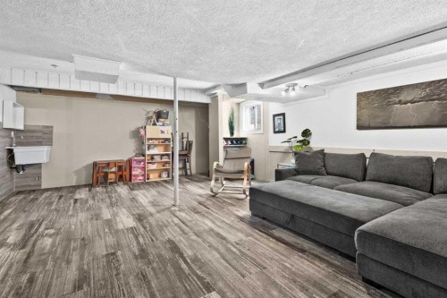 66 Elston Place Se, Airdrie, AB - Indoor Photo Showing Living Room
