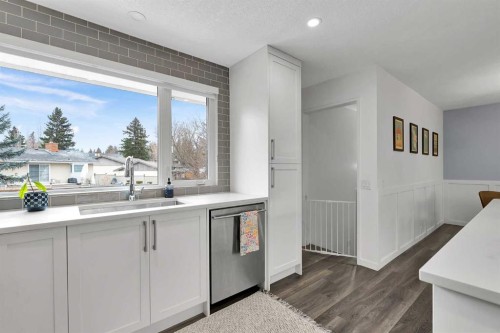 6584 Dalrymple Way Nw, Calgary, AB - Indoor Photo Showing Kitchen