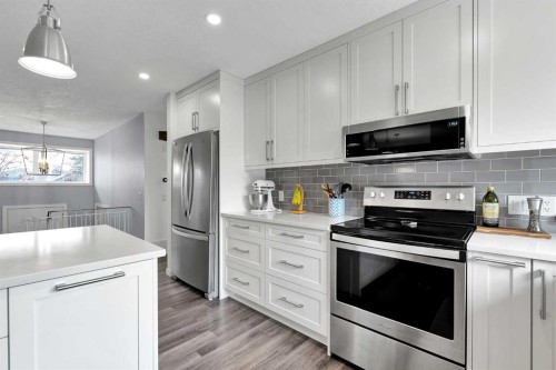 6584 Dalrymple Way Nw, Calgary, AB - Indoor Photo Showing Kitchen With Upgraded Kitchen