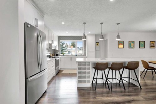 6584 Dalrymple Way Nw, Calgary, AB - Indoor Photo Showing Kitchen With Upgraded Kitchen